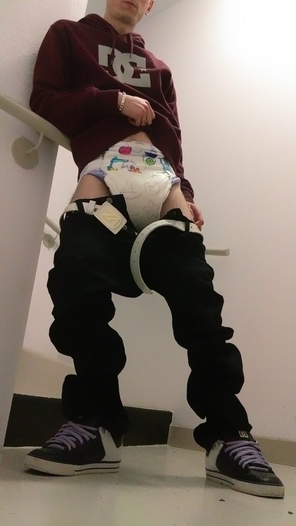 kinkydemonboy-diaper-160925-003