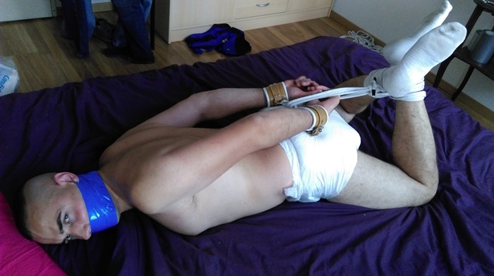 kinkydemonboy-diaper-160925-023