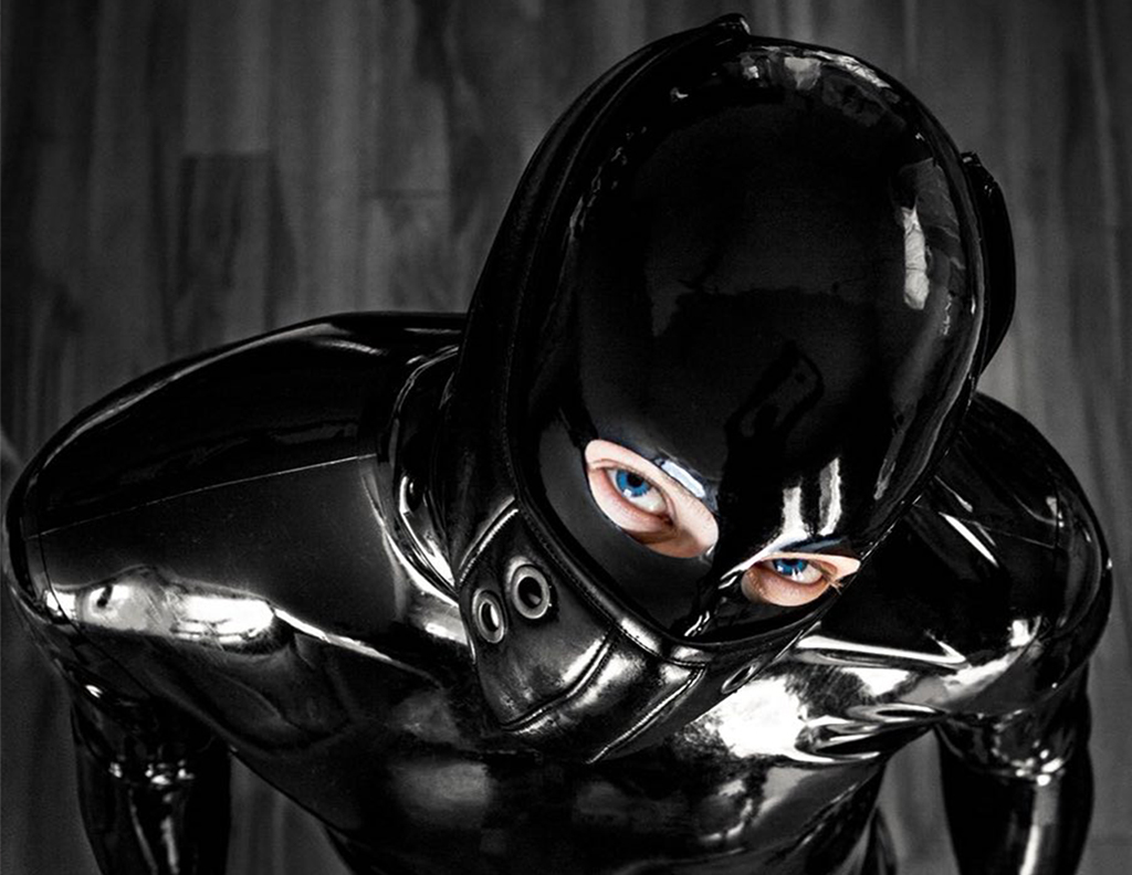 Bluzee Transformative Latex FI